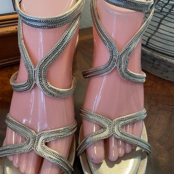 BCBG MAX AZRIA 8M Elegant Gold Strappy Women's Sandals ankle Strap 4” Gold heel - Picture 5 of 13